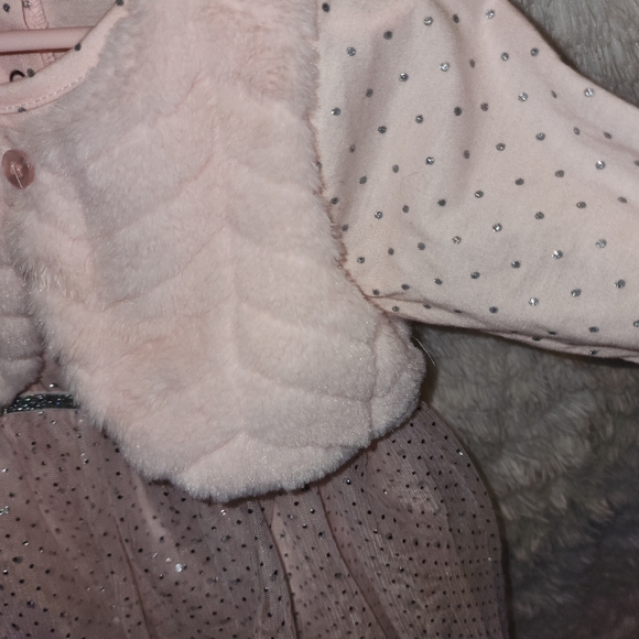 (2) Little girl's Beautiful Dresses one in an ivory color and 1 in a pink color - Picture 6 of 8